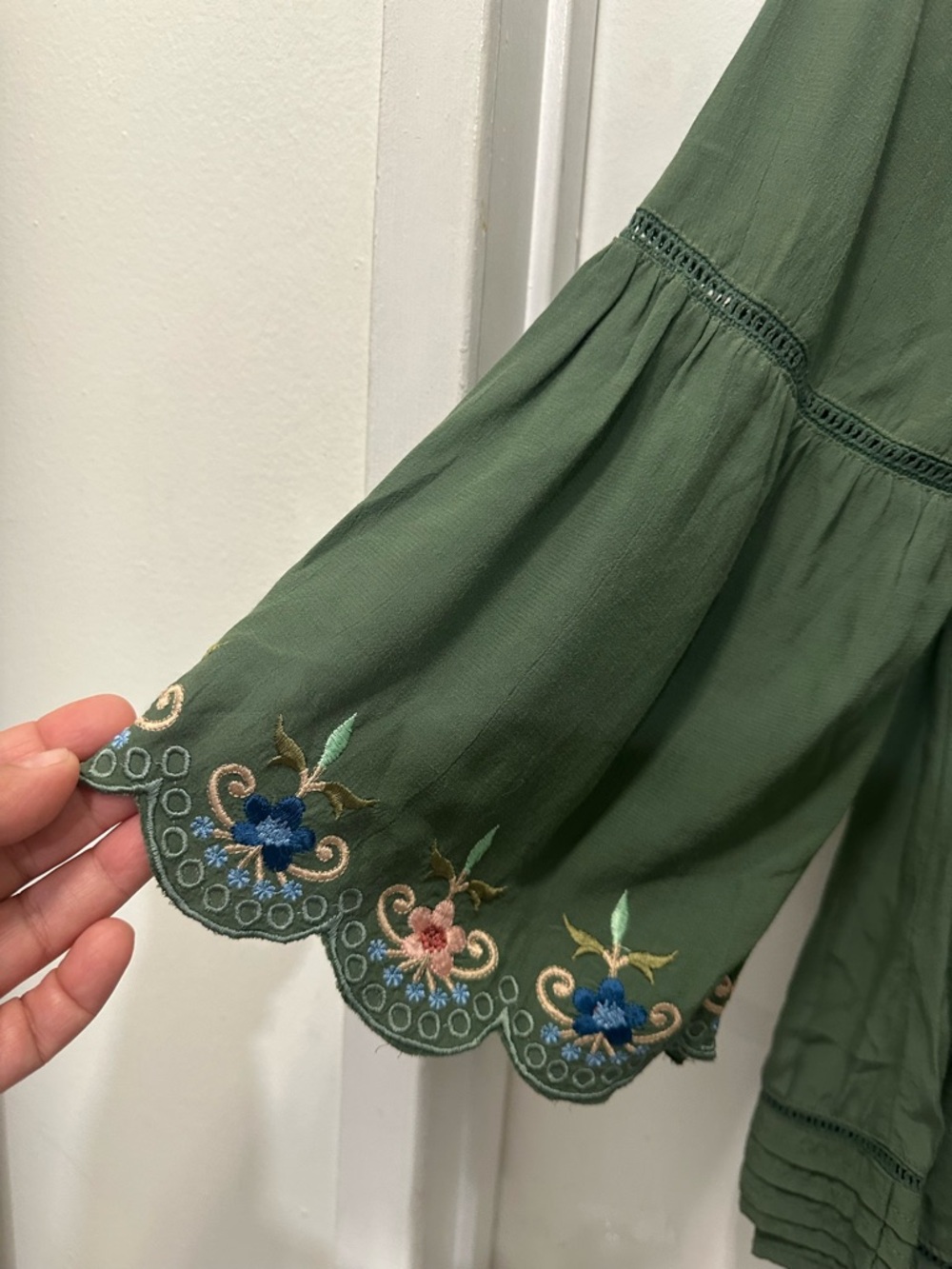 Soft Surroundings Olive Green Viscose Embroidery Embellished Top Sz S - Picture 3 of 6